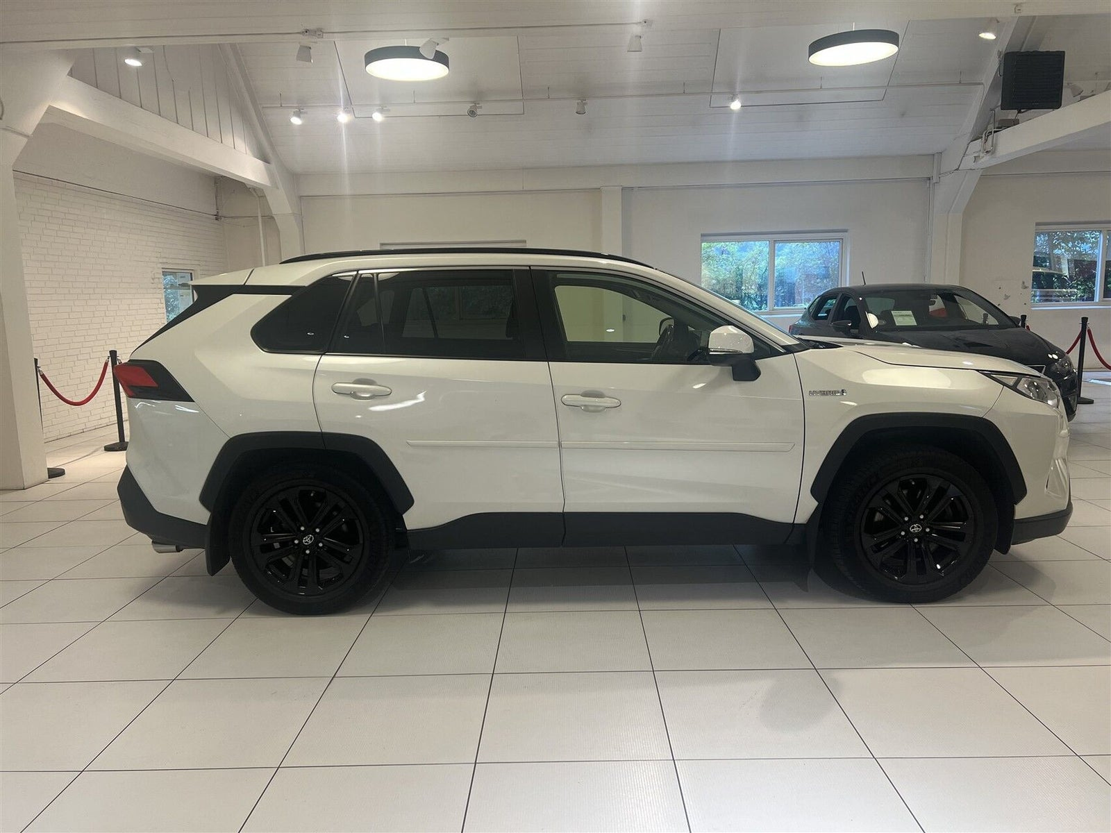 Hvid Toyota RAV4 fra 2019