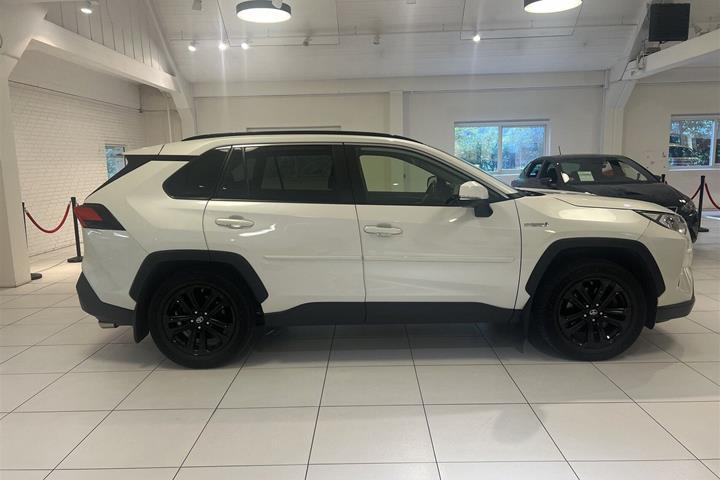 Hvid Toyota RAV4 fra 2019