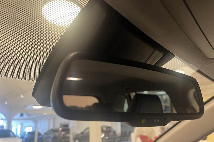 Hvid Toyota RAV4 fra 2019