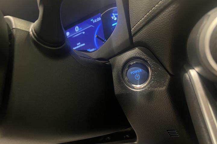 Hvid Toyota RAV4 fra 2019