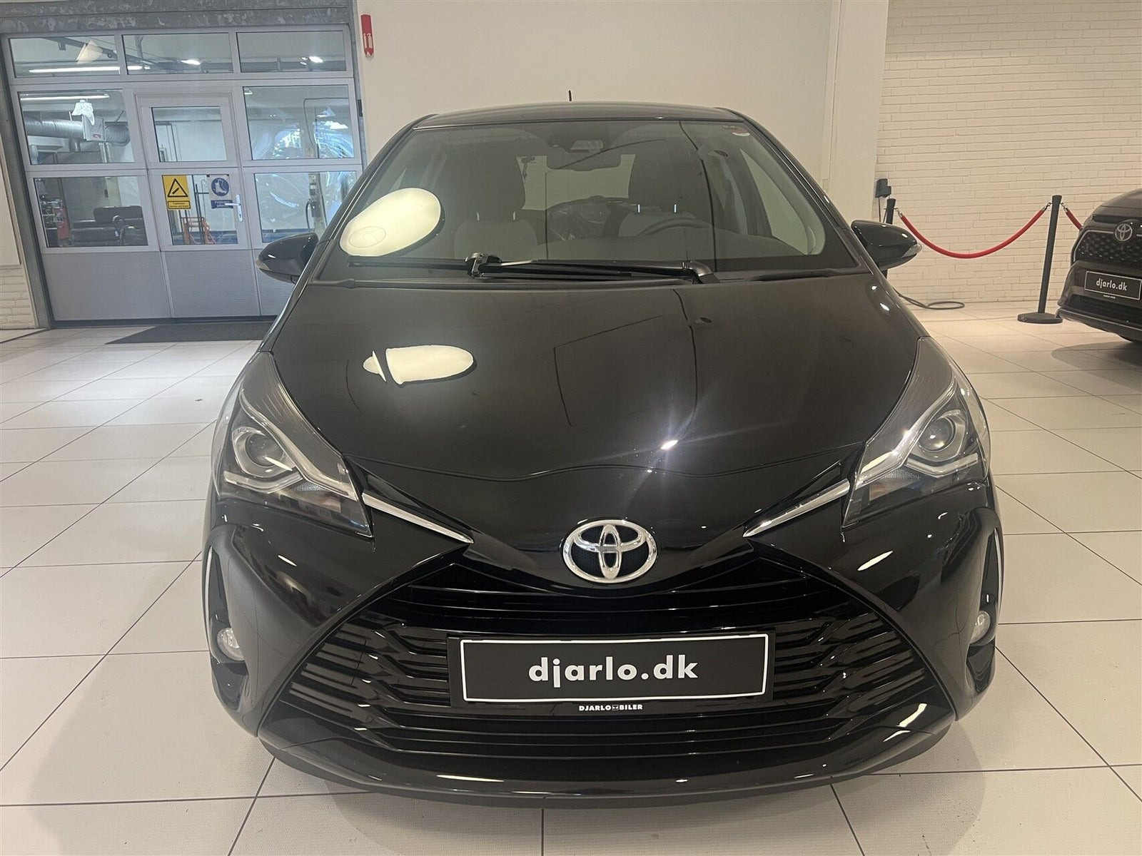 Sort Toyota Yaris fra 2019