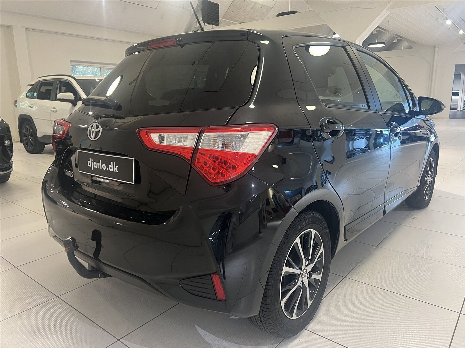 Sort Toyota Yaris fra 2019