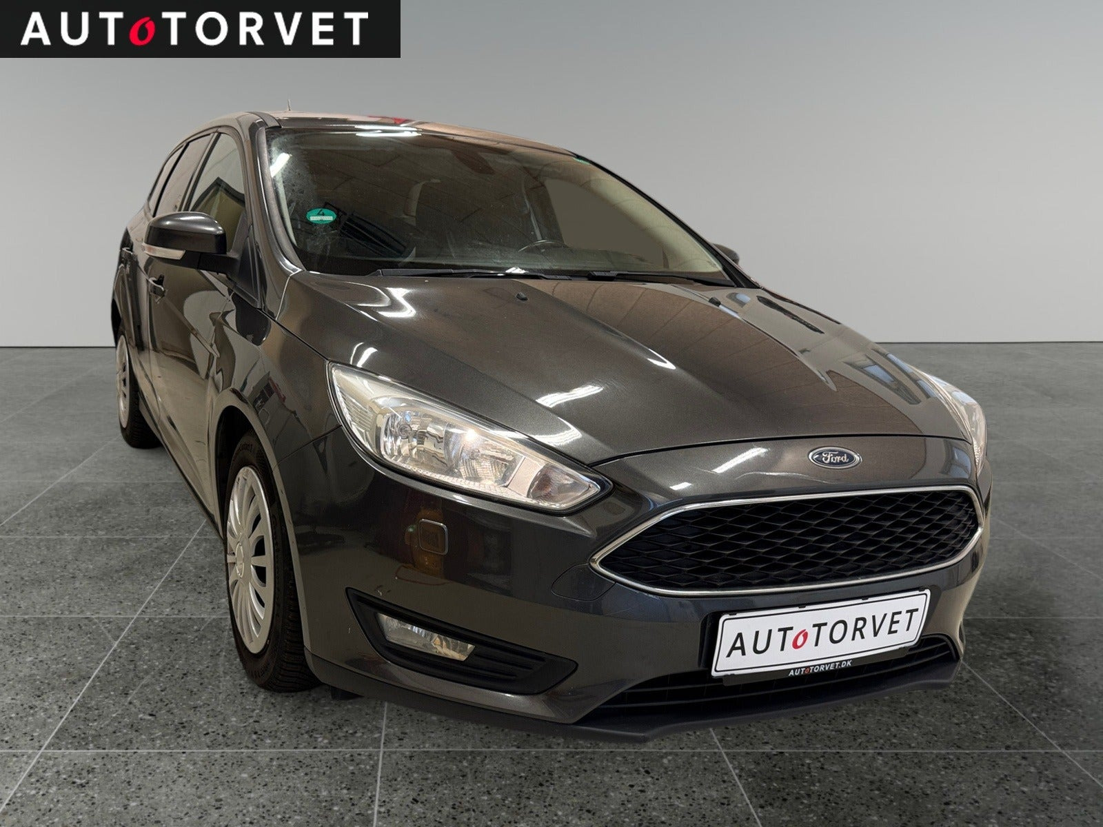 Grå Ford Focus fra 2015
