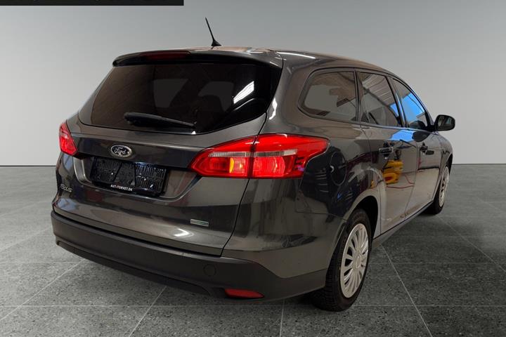 Grå Ford Focus fra 2015
