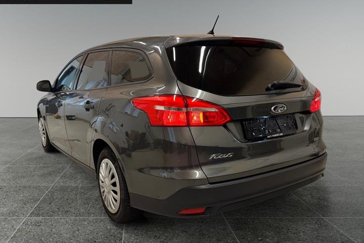 Grå Ford Focus fra 2015
