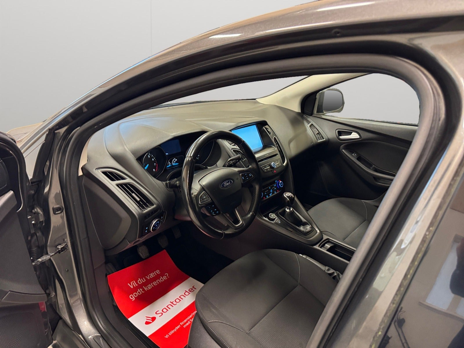 Grå Ford Focus fra 2015