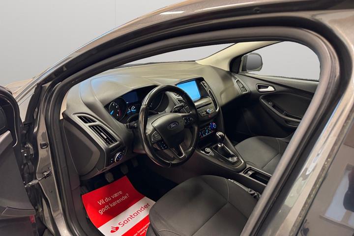 Grå Ford Focus fra 2015