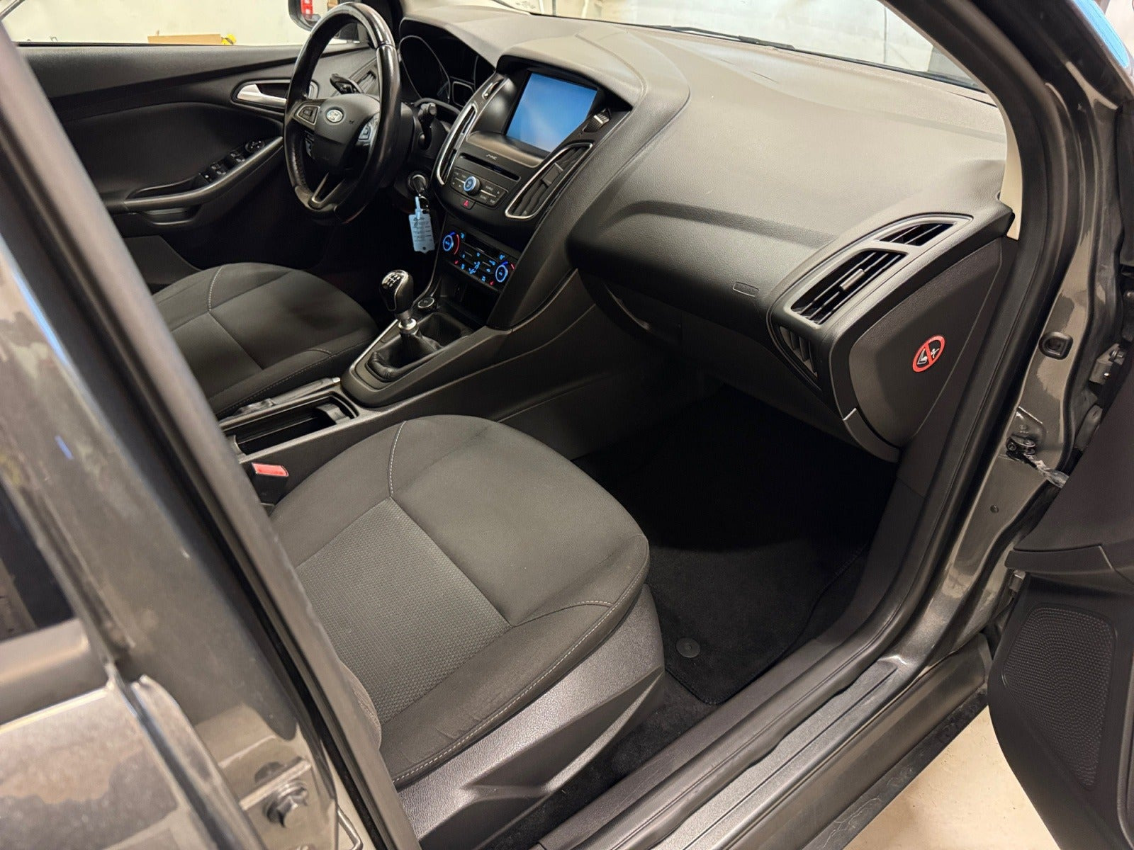 Grå Ford Focus fra 2015