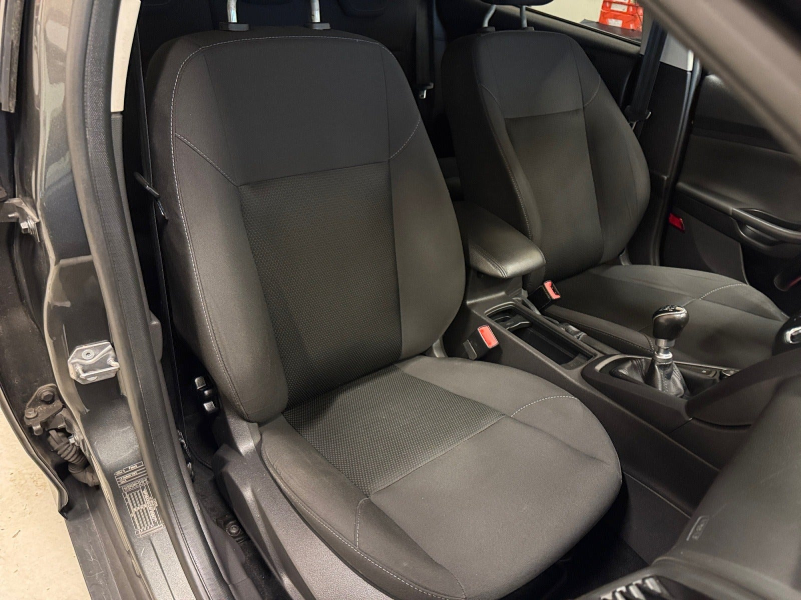 Grå Ford Focus fra 2015