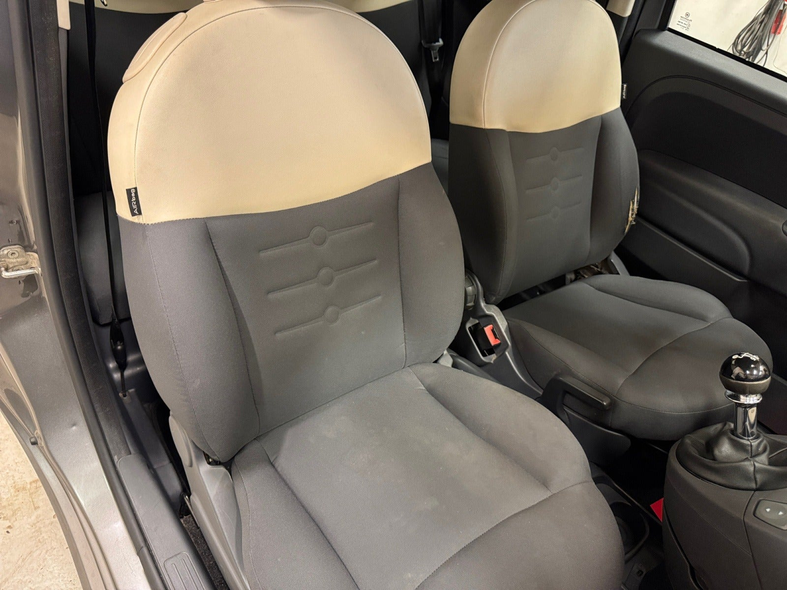 Grå Fiat 500 fra 2008