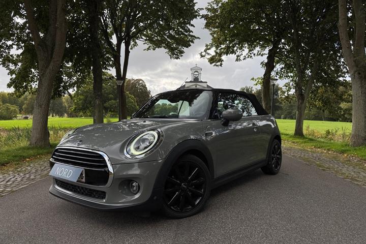 Grå Mini Cooper fra 2021