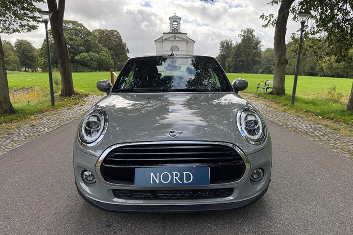 Grå Mini Cooper fra 2021