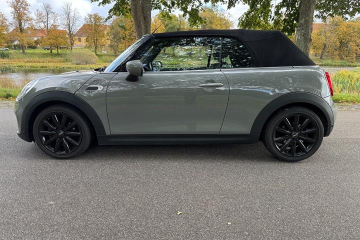 Grå Mini Cooper fra 2021
