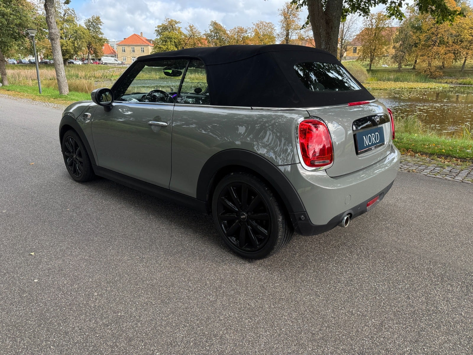 Grå Mini Cooper fra 2021