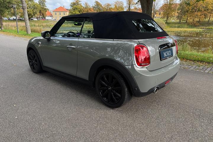Grå Mini Cooper fra 2021
