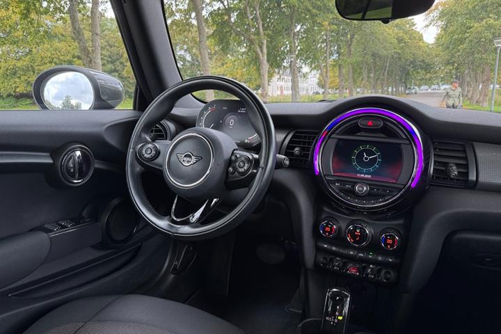 Grå Mini Cooper fra 2021