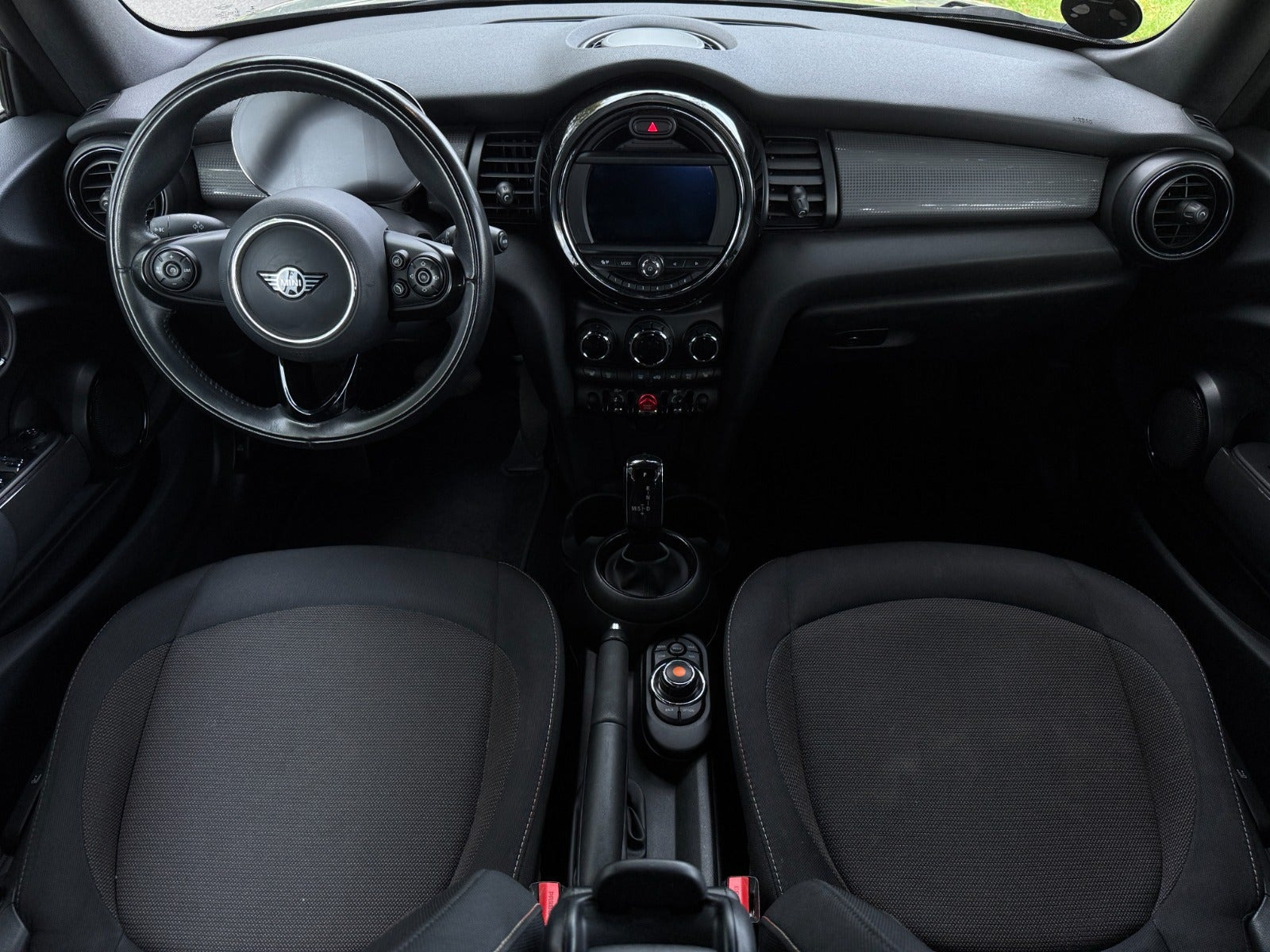 Grå Mini Cooper fra 2021