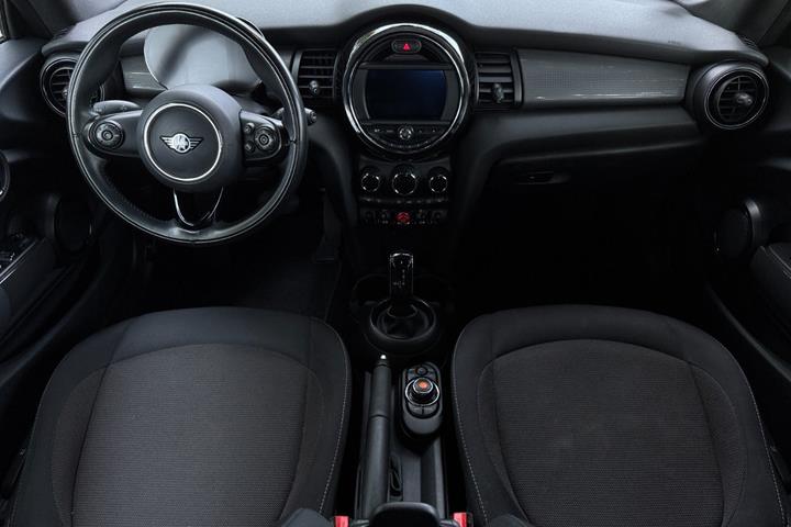 Grå Mini Cooper fra 2021