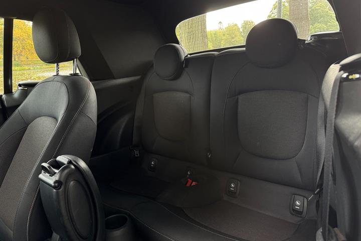 Grå Mini Cooper fra 2021