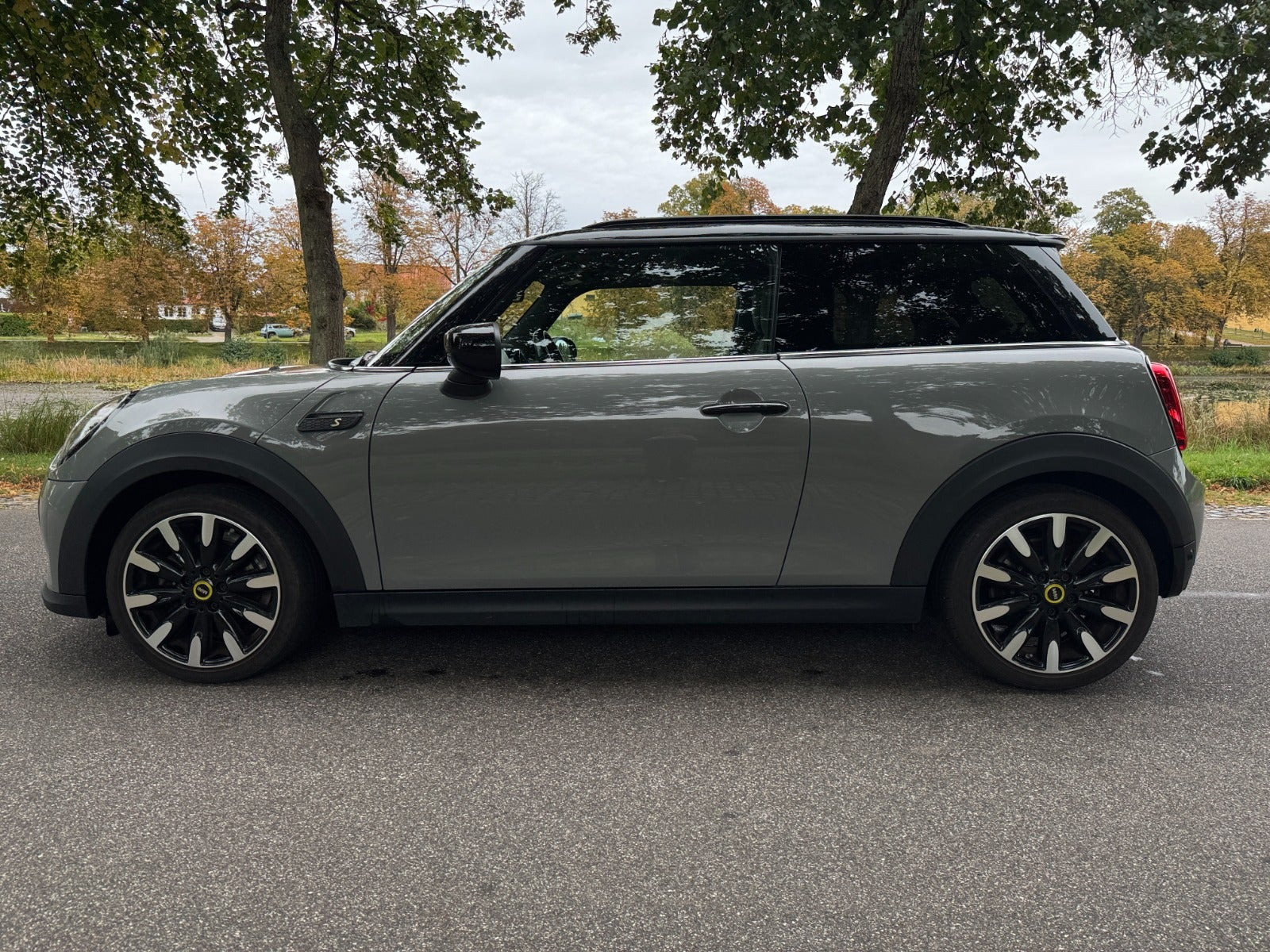 Grå Mini Cooper SE fra 2021