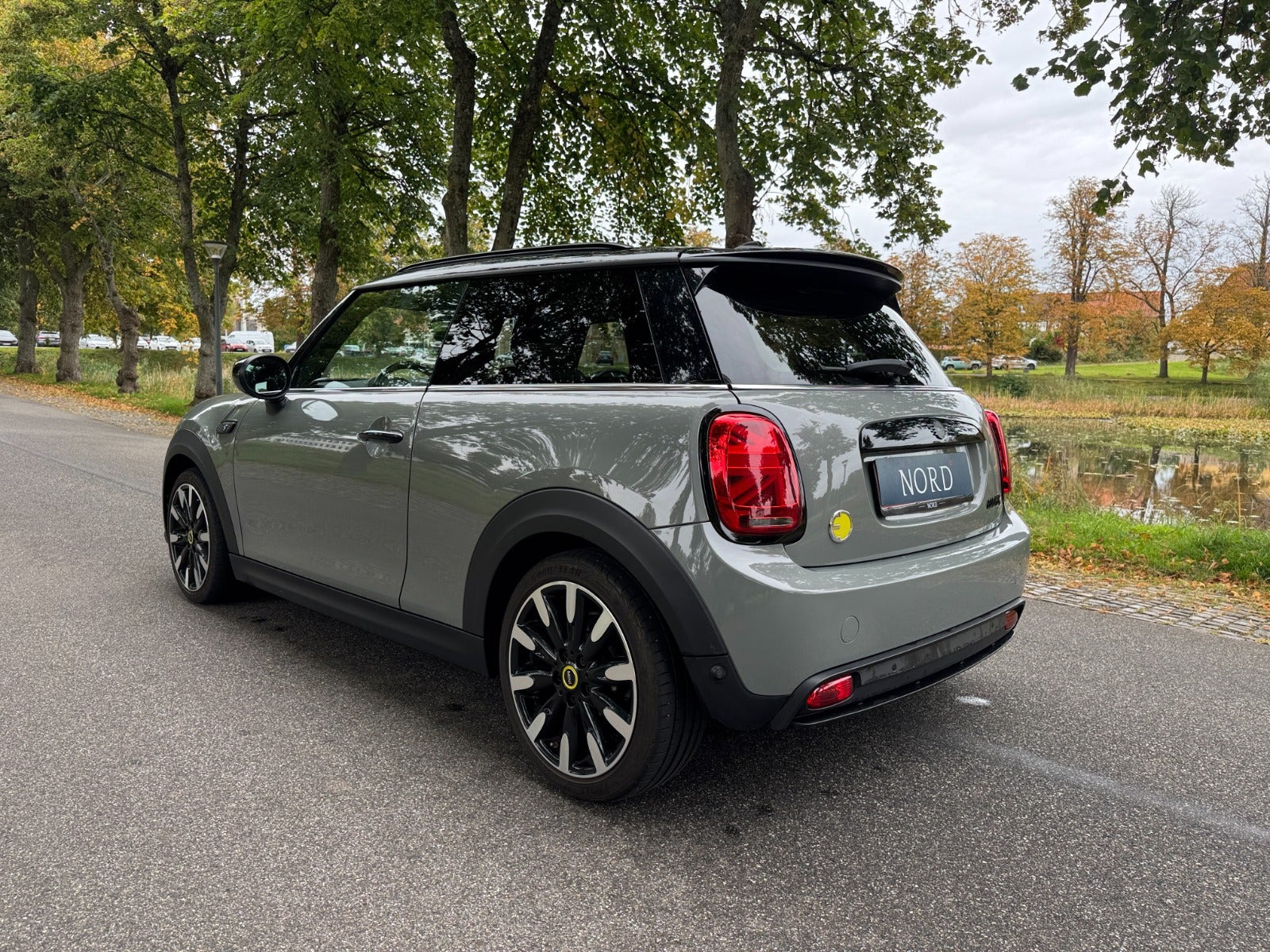 Grå Mini Cooper SE fra 2021