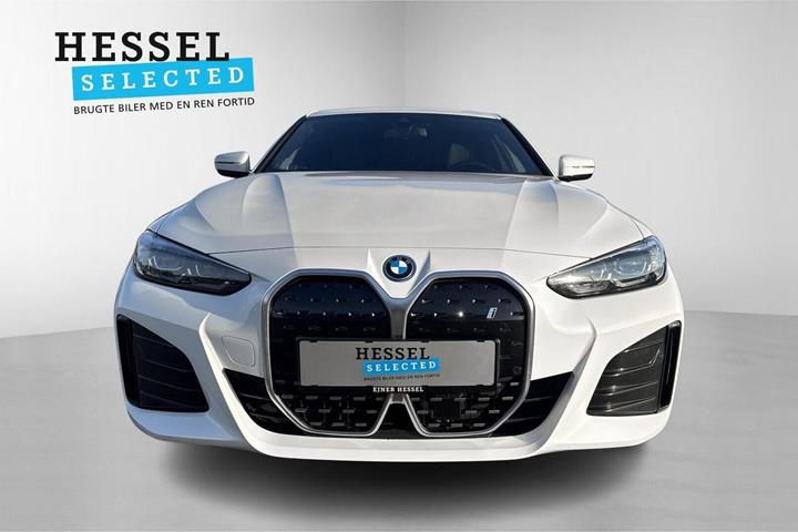 Hvid BMW i4 fra 2023