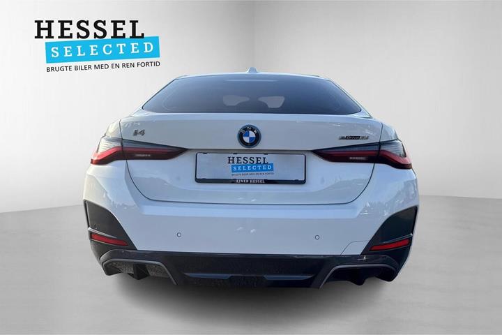 Hvid BMW i4 fra 2023
