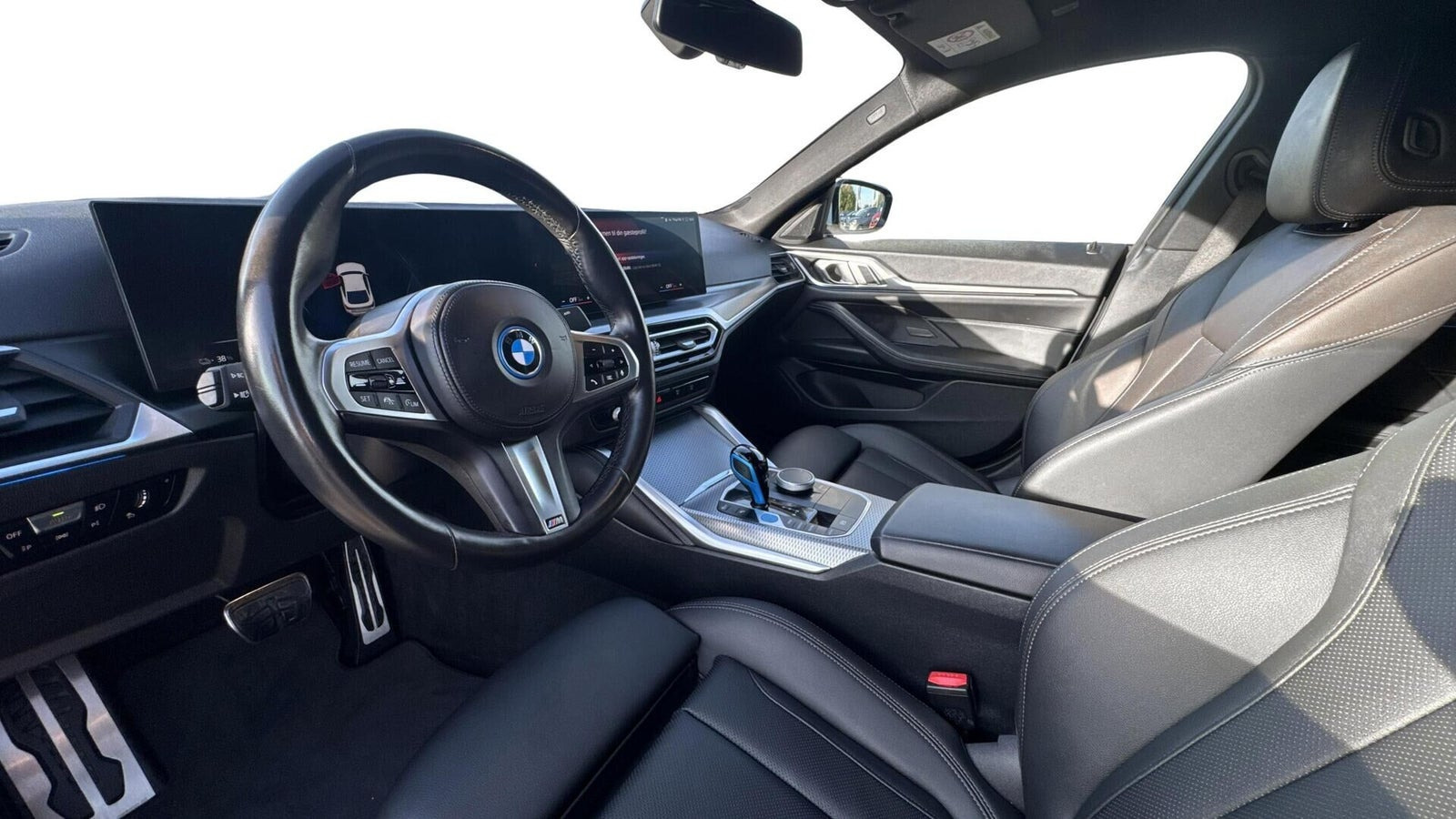 Hvid BMW i4 fra 2023