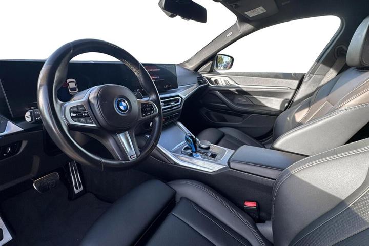 Hvid BMW i4 fra 2023