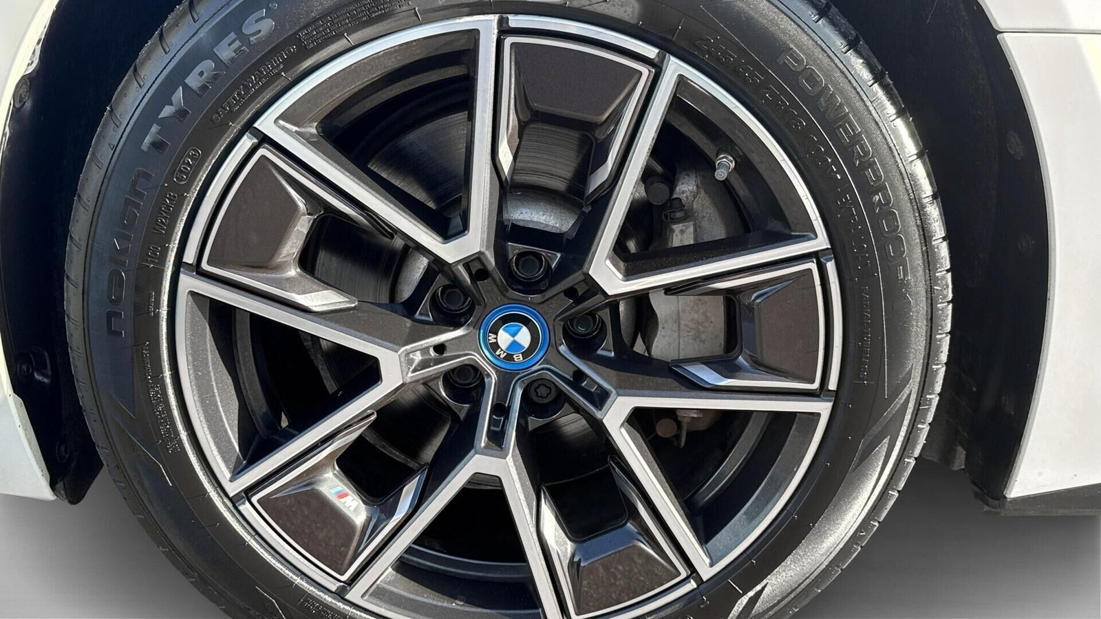 Hvid BMW i4 fra 2023