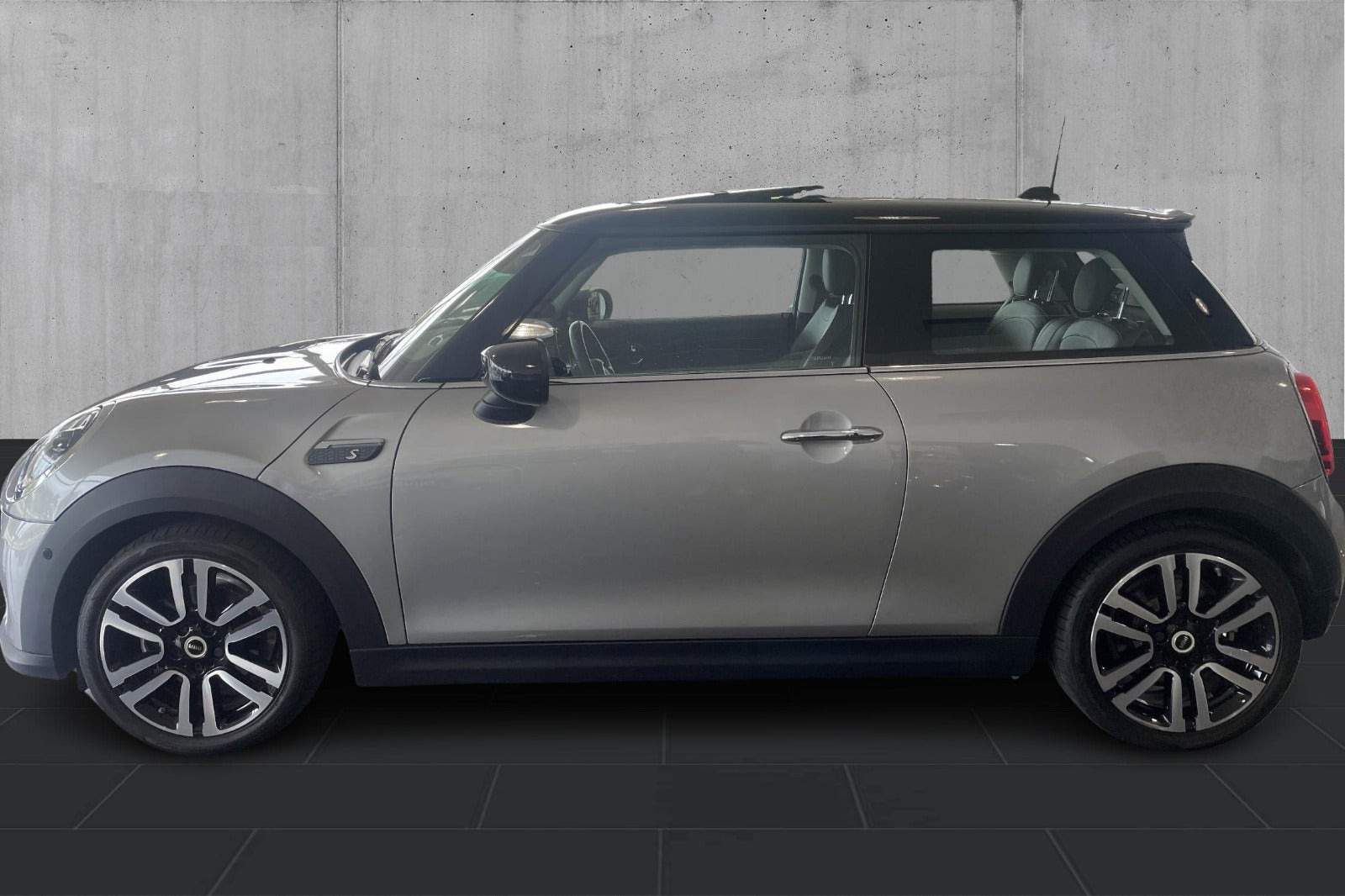 Sølv Mini Cooper SE fra 2023