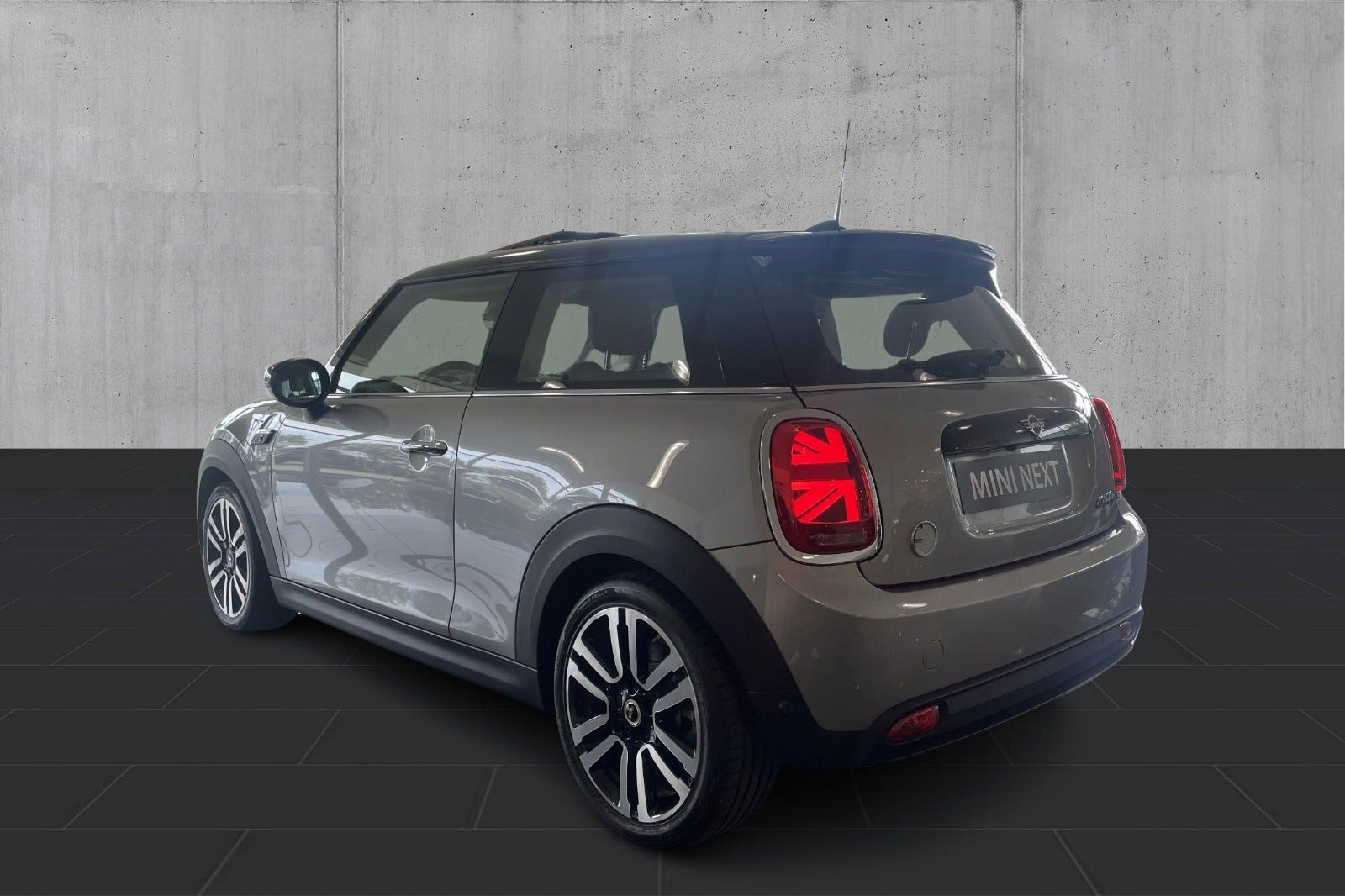 Sølv Mini Cooper SE fra 2023