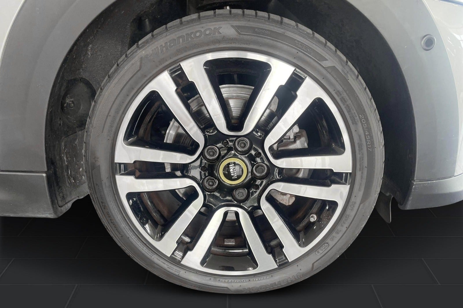 Sølv Mini Cooper SE fra 2023