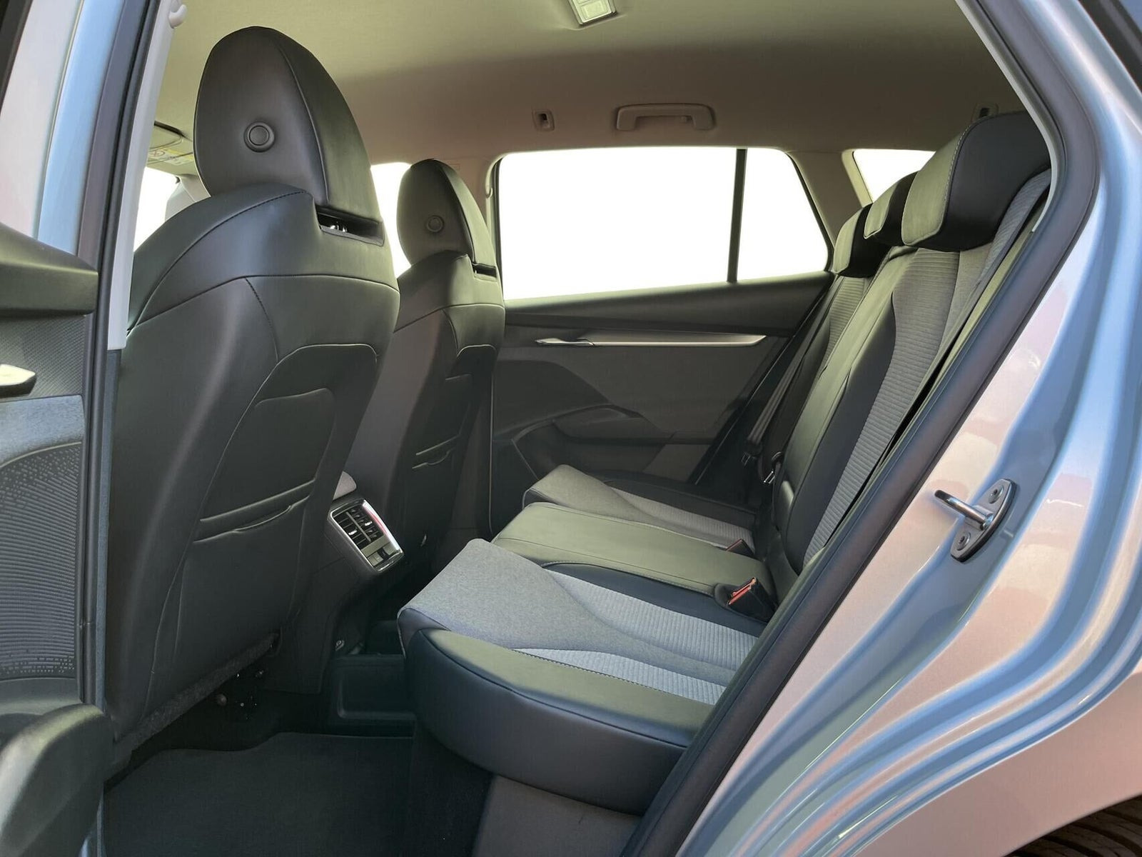 Sølv Skoda Enyaq fra 2025