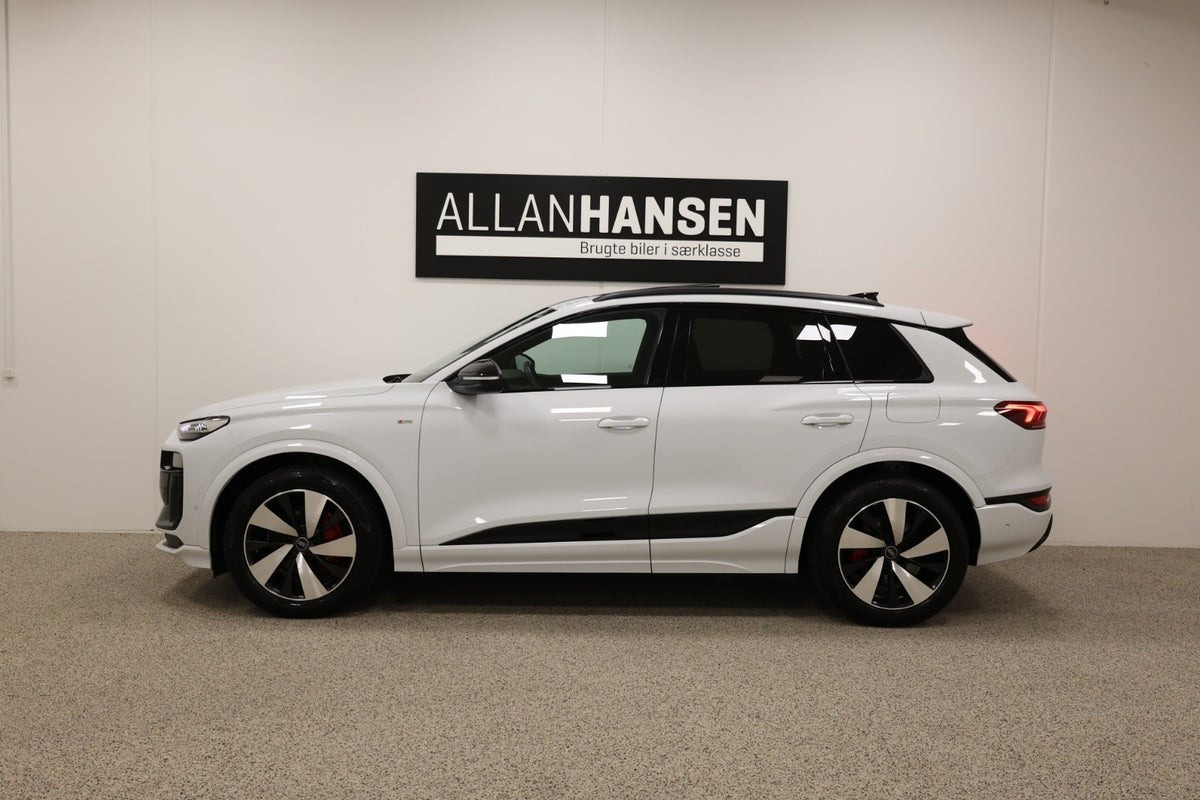 Hvid Audi Q6 e-tron fra 2024