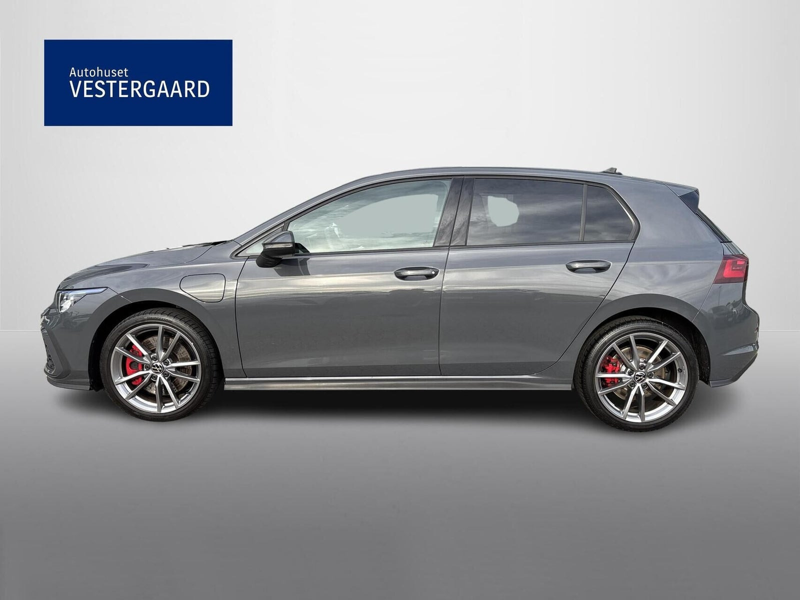 Grå VW Golf VIII fra 2022