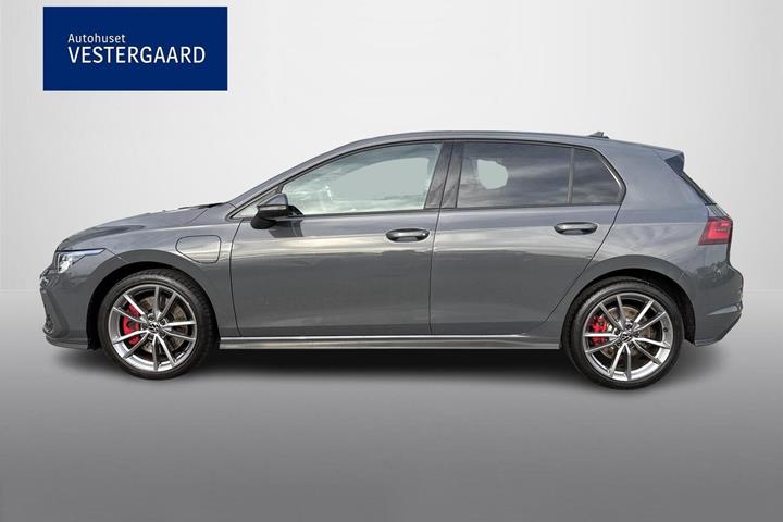 Grå VW Golf VIII fra 2022