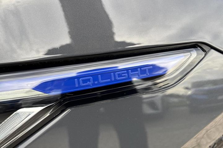 Grå VW Golf VIII fra 2022