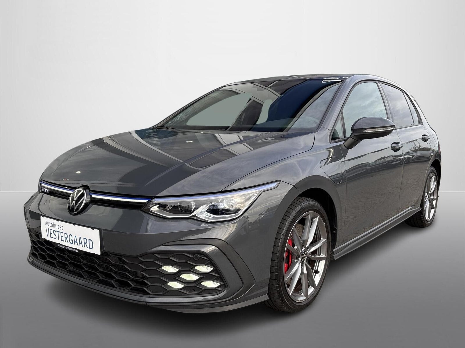 Grå VW Golf VIII fra 2022