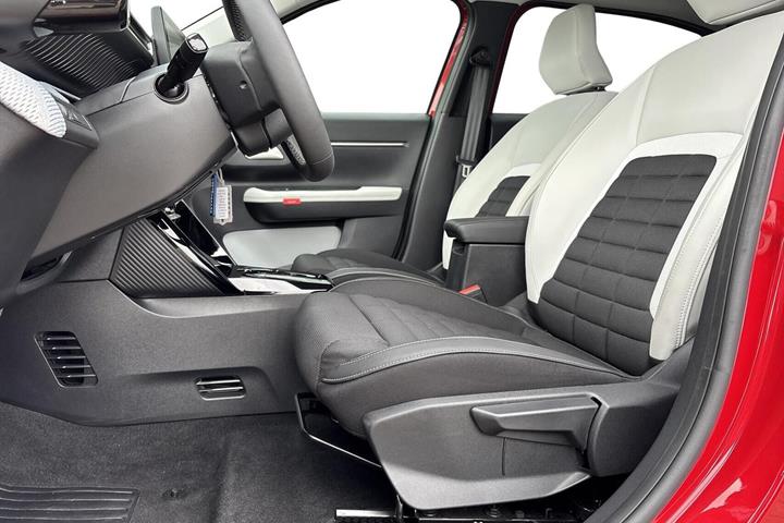 Rød Citroën e-C3 Aircross fra 2025