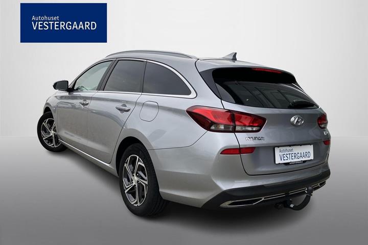 Grå Hyundai i30 fra 2022