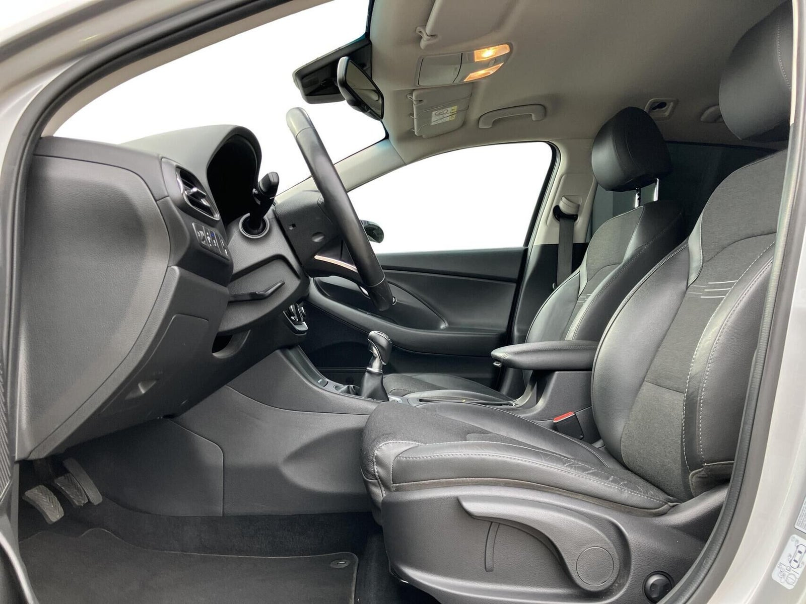 Grå Hyundai i30 fra 2022