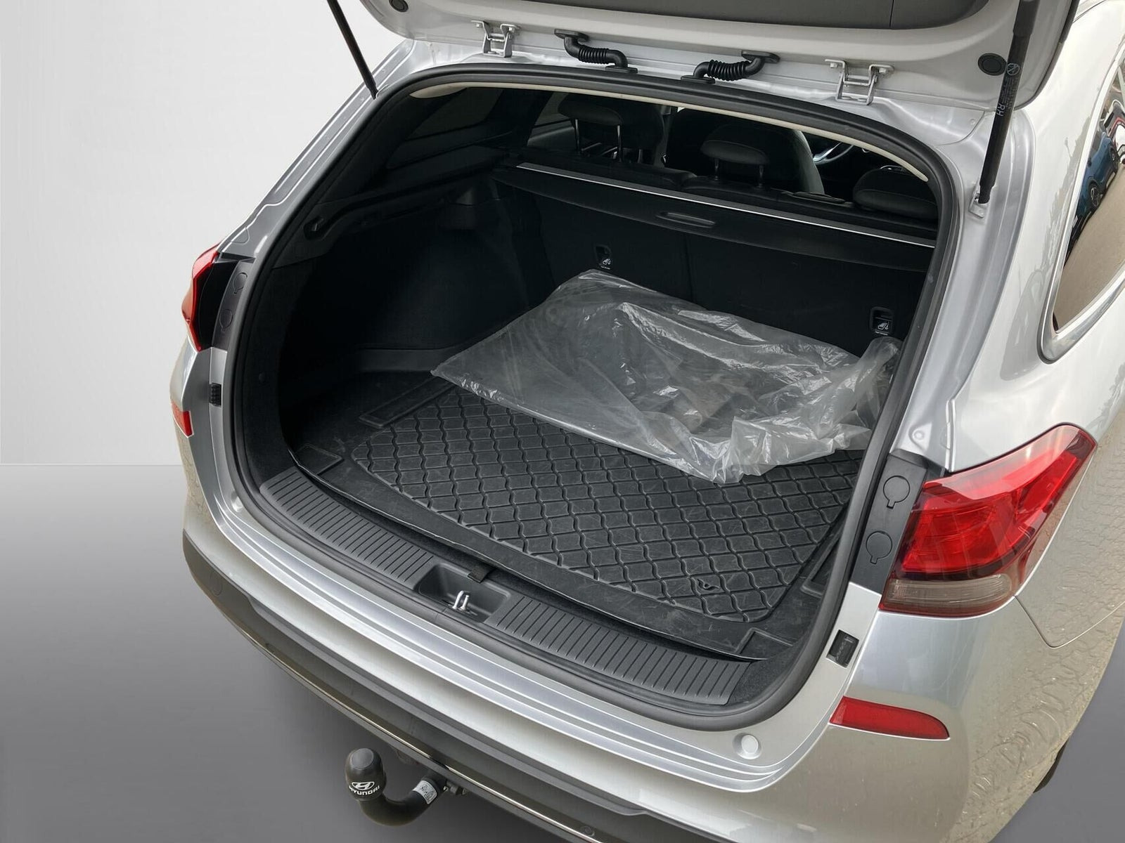 Grå Hyundai i30 fra 2022
