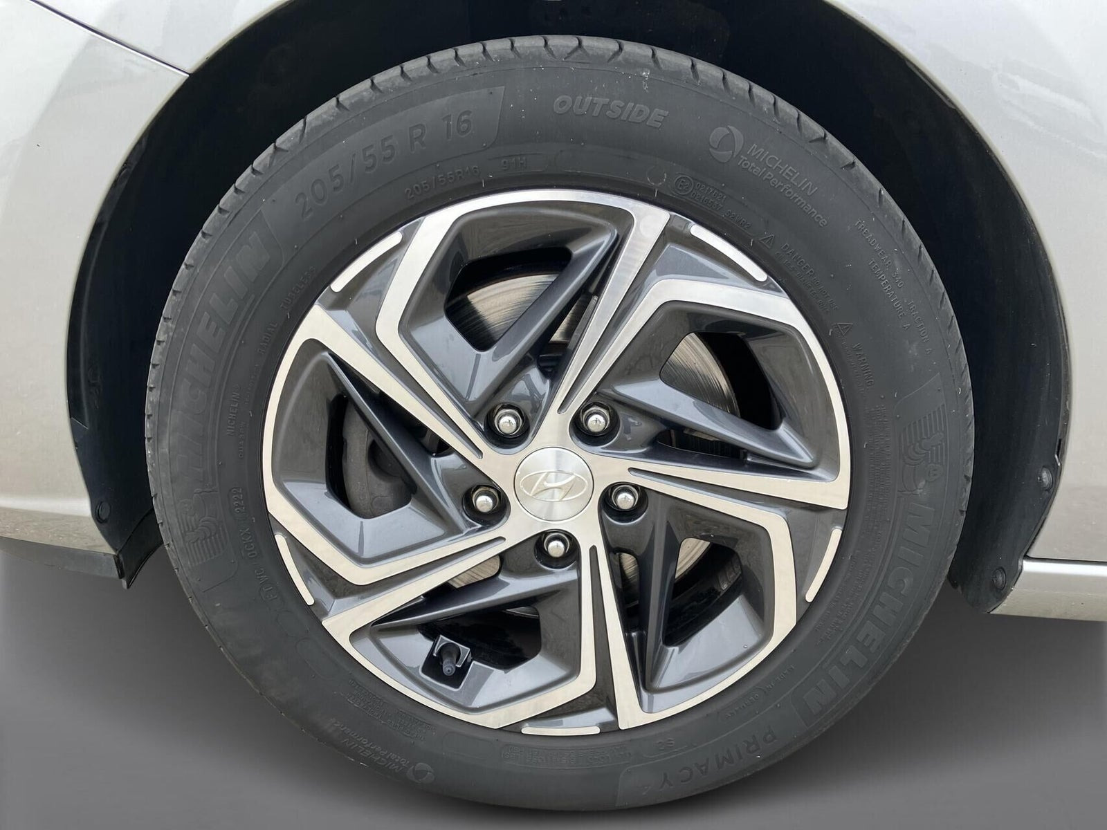 Grå Hyundai i30 fra 2022