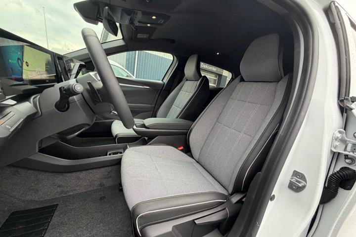 Hvid Renault Megane E-Tech fra 2026