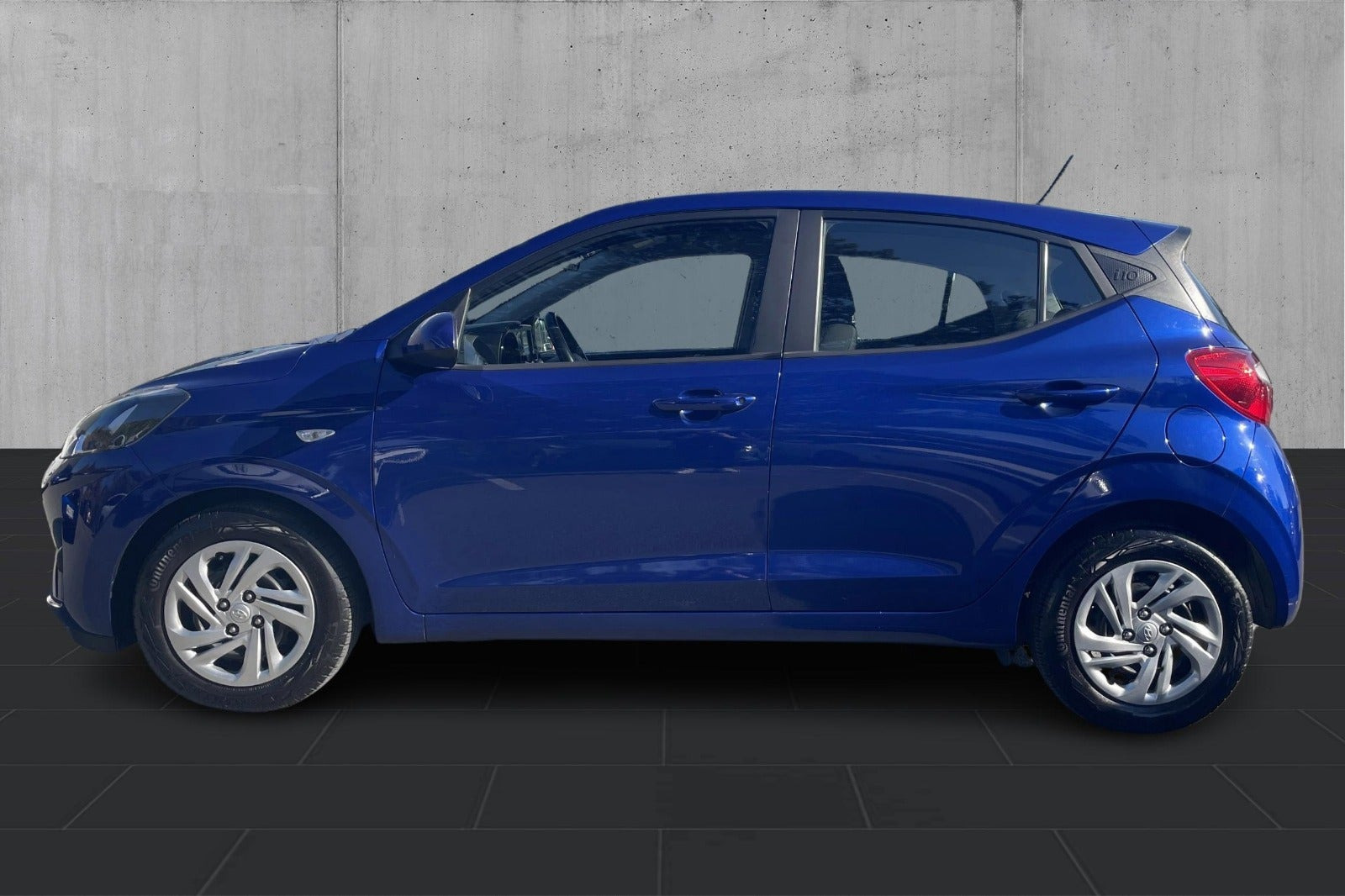 Blå Hyundai i10 fra 2021