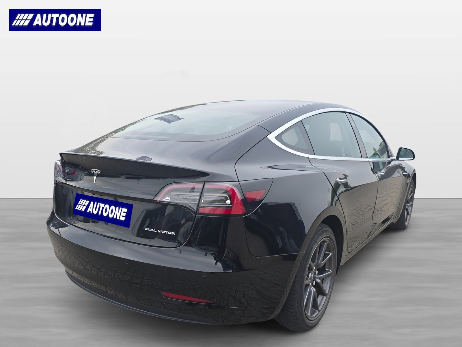 Sort Tesla Model 3 fra 2019