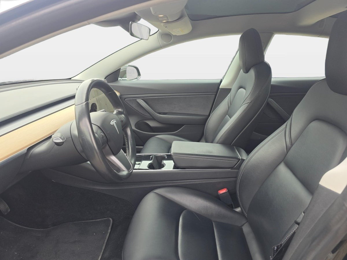 Sort Tesla Model 3 fra 2019