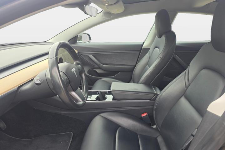 Sort Tesla Model 3 fra 2019