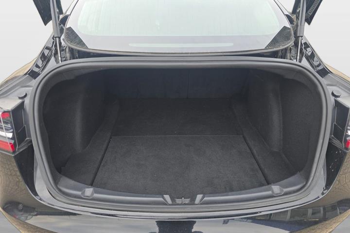 Sort Tesla Model 3 fra 2019